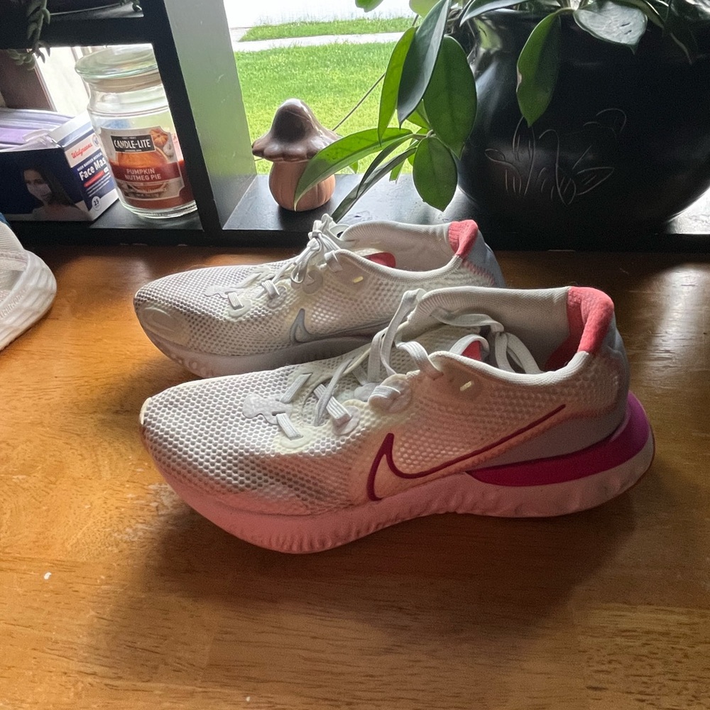 Nike Women's White and Pink Athletic Shoes
